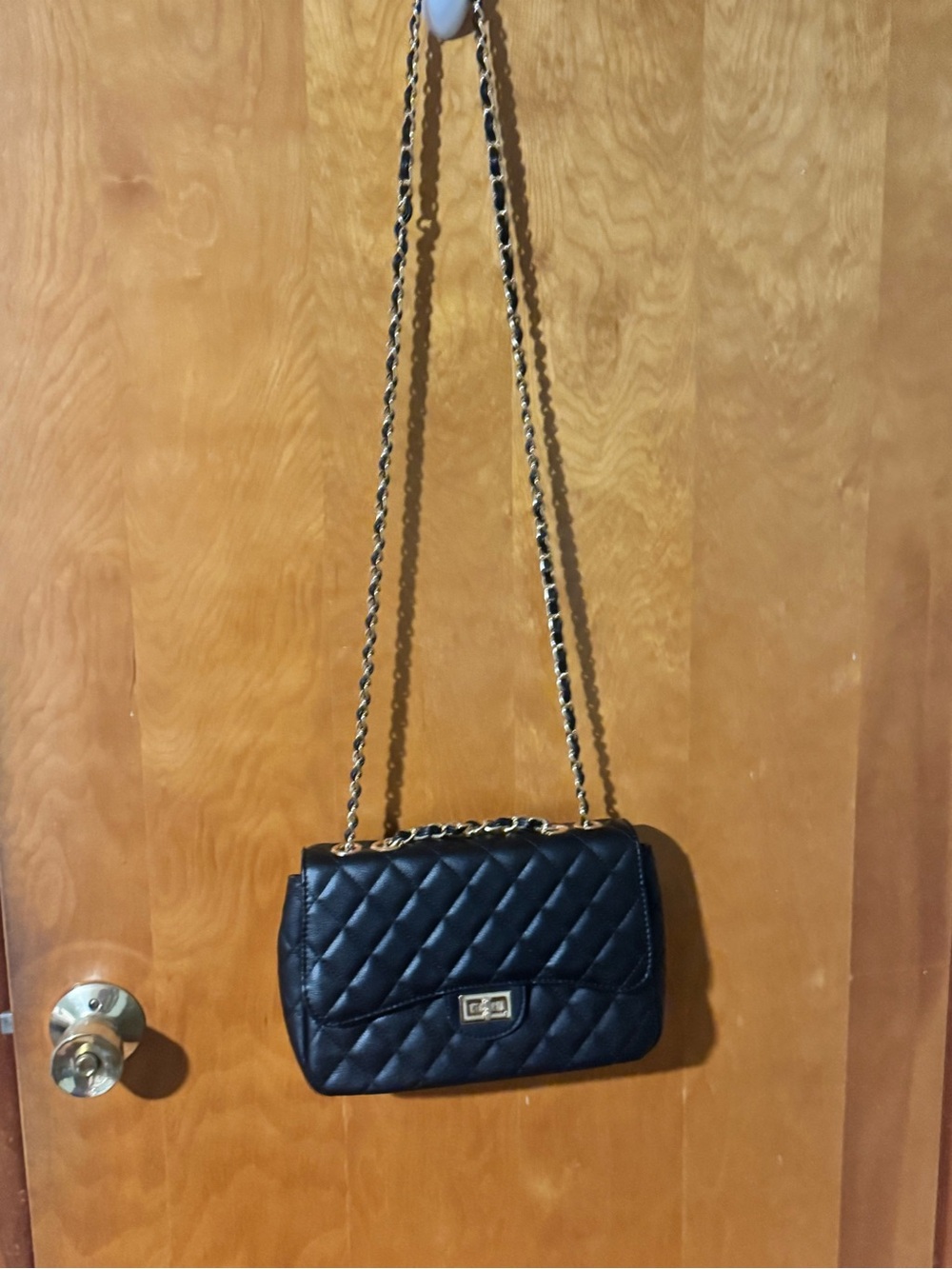 Ello Classy black Whitley Quilted Chain Shoulder Bag w/ Turn‑Lock Closure - Picture 9 of 9